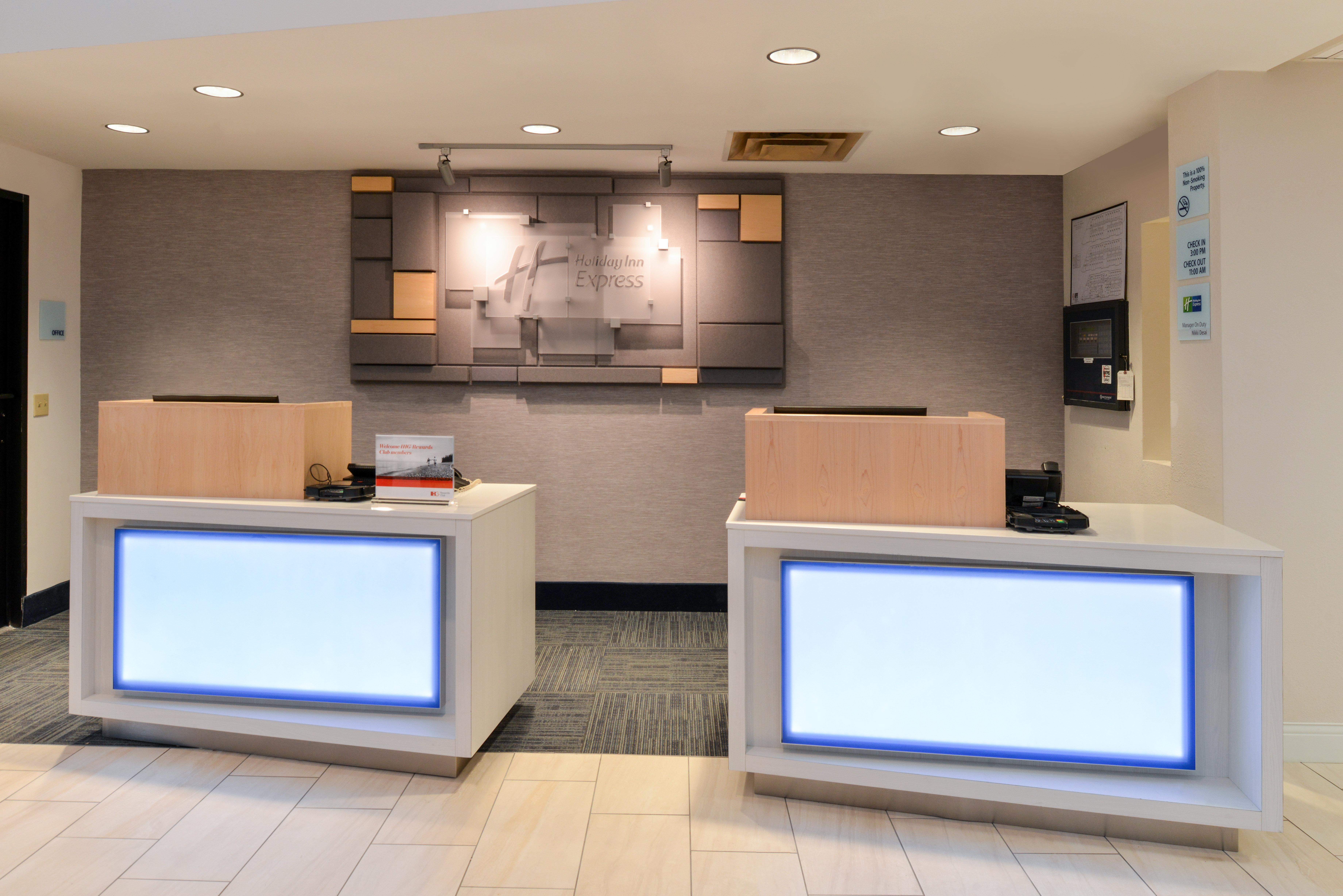 Holiday Inn Express & Suites Raleigh Ne - Medical Ctr Area By Ihg Exterior photo