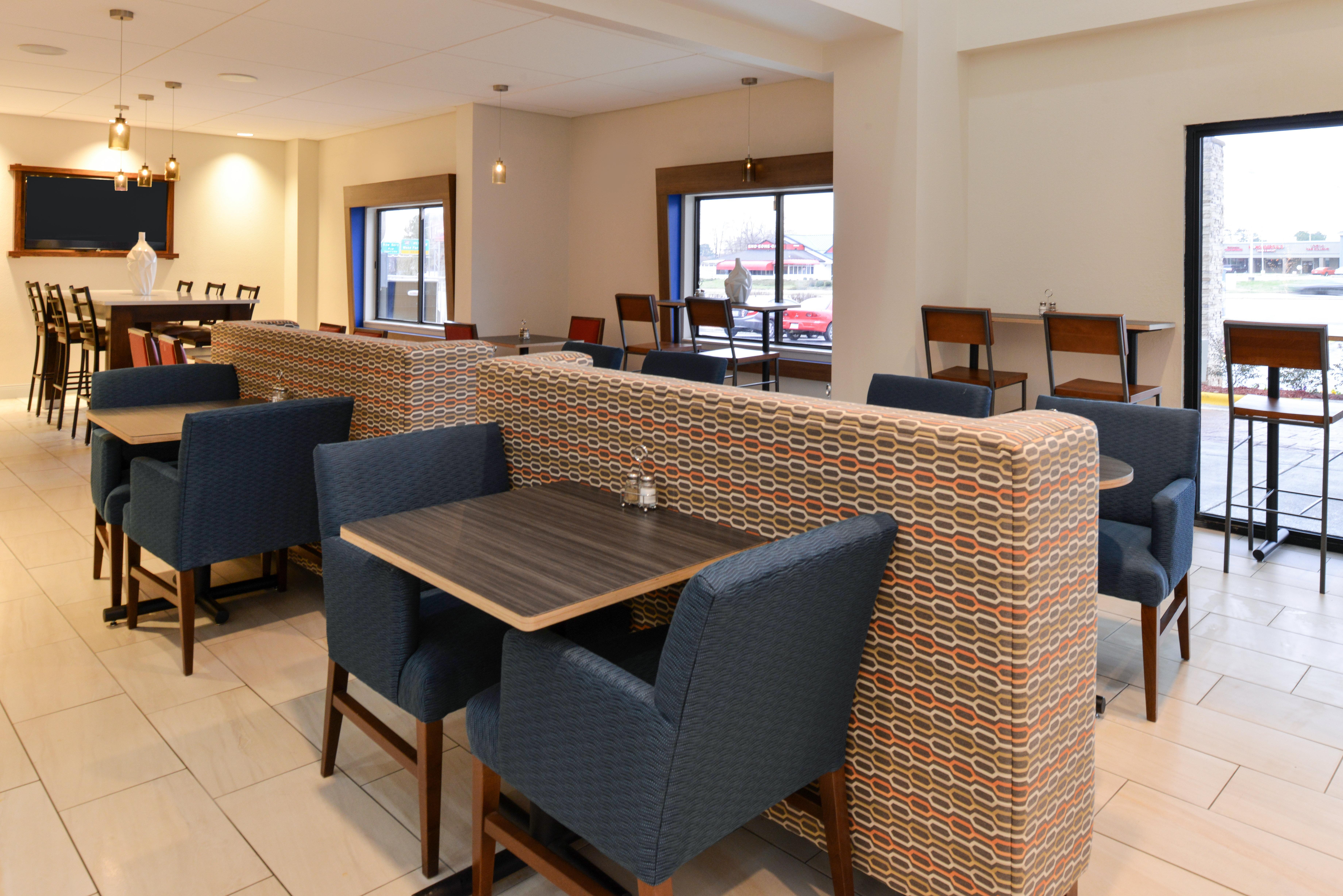 Holiday Inn Express & Suites Raleigh Ne - Medical Ctr Area By Ihg Exterior photo