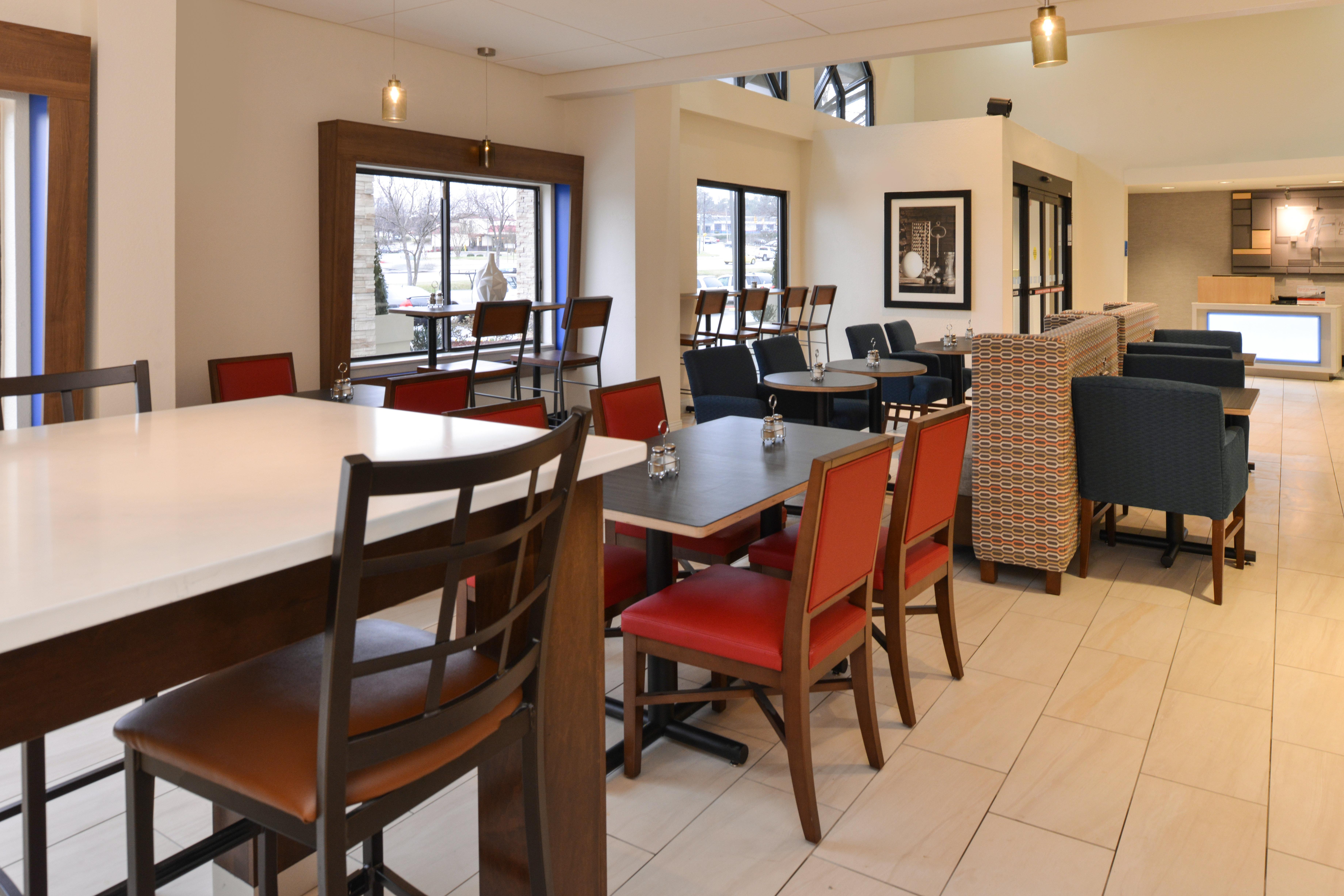 Holiday Inn Express & Suites Raleigh Ne - Medical Ctr Area By Ihg Exterior photo