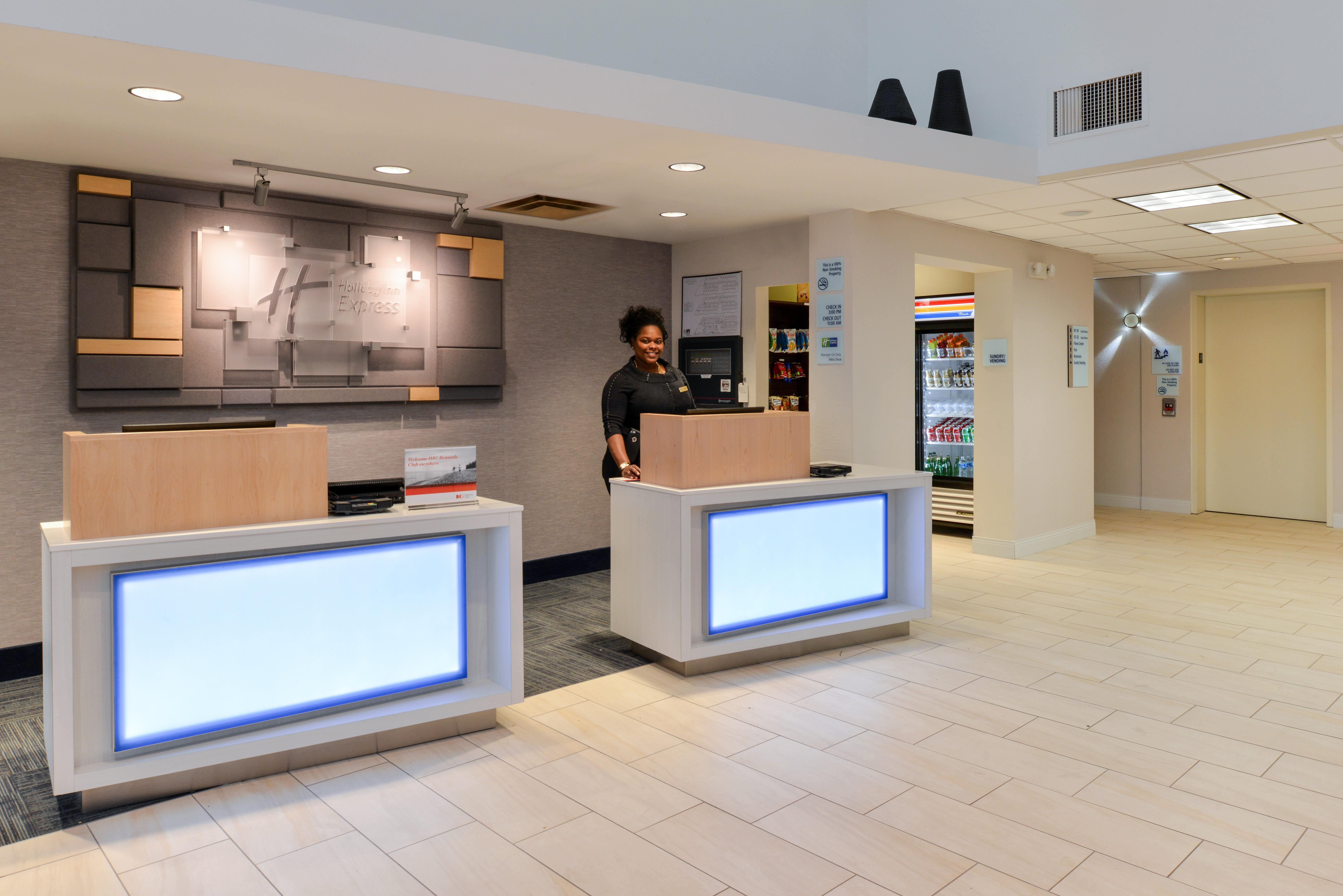 Holiday Inn Express & Suites Raleigh Ne - Medical Ctr Area By Ihg Exterior photo