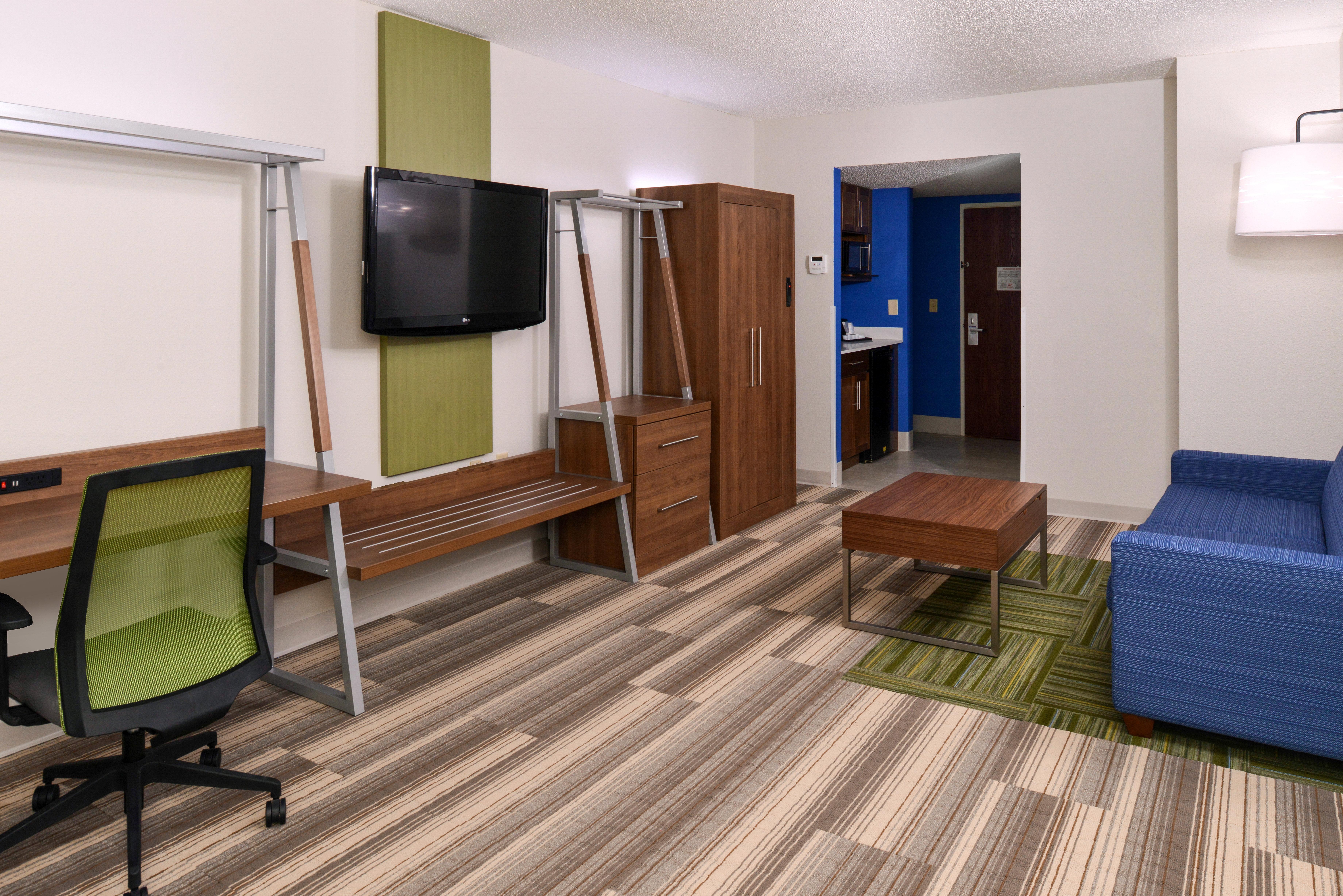 Holiday Inn Express & Suites Raleigh Ne - Medical Ctr Area By Ihg Exterior photo