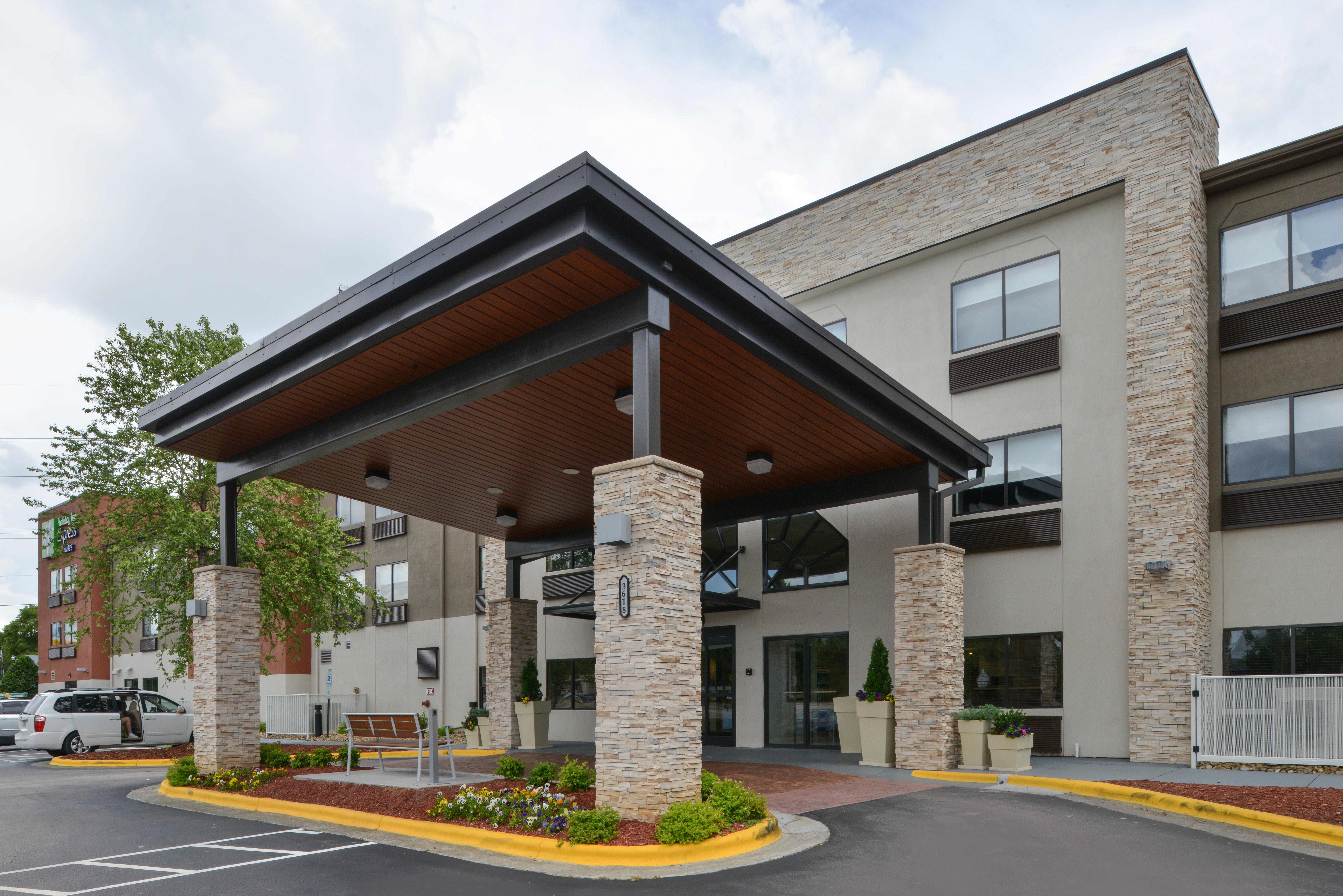 Holiday Inn Express & Suites Raleigh Ne - Medical Ctr Area By Ihg Exterior photo