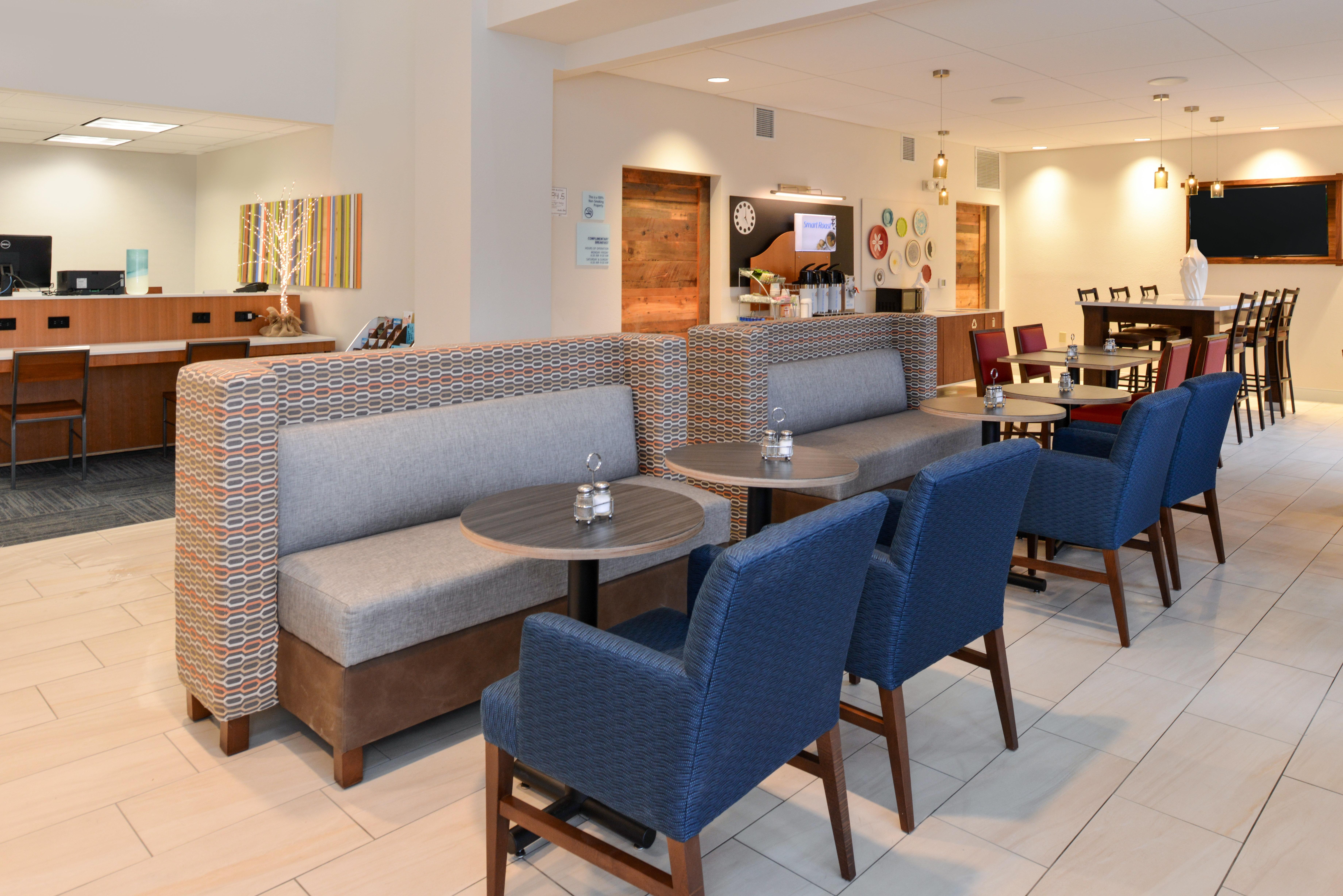 Holiday Inn Express & Suites Raleigh Ne - Medical Ctr Area By Ihg Exterior photo