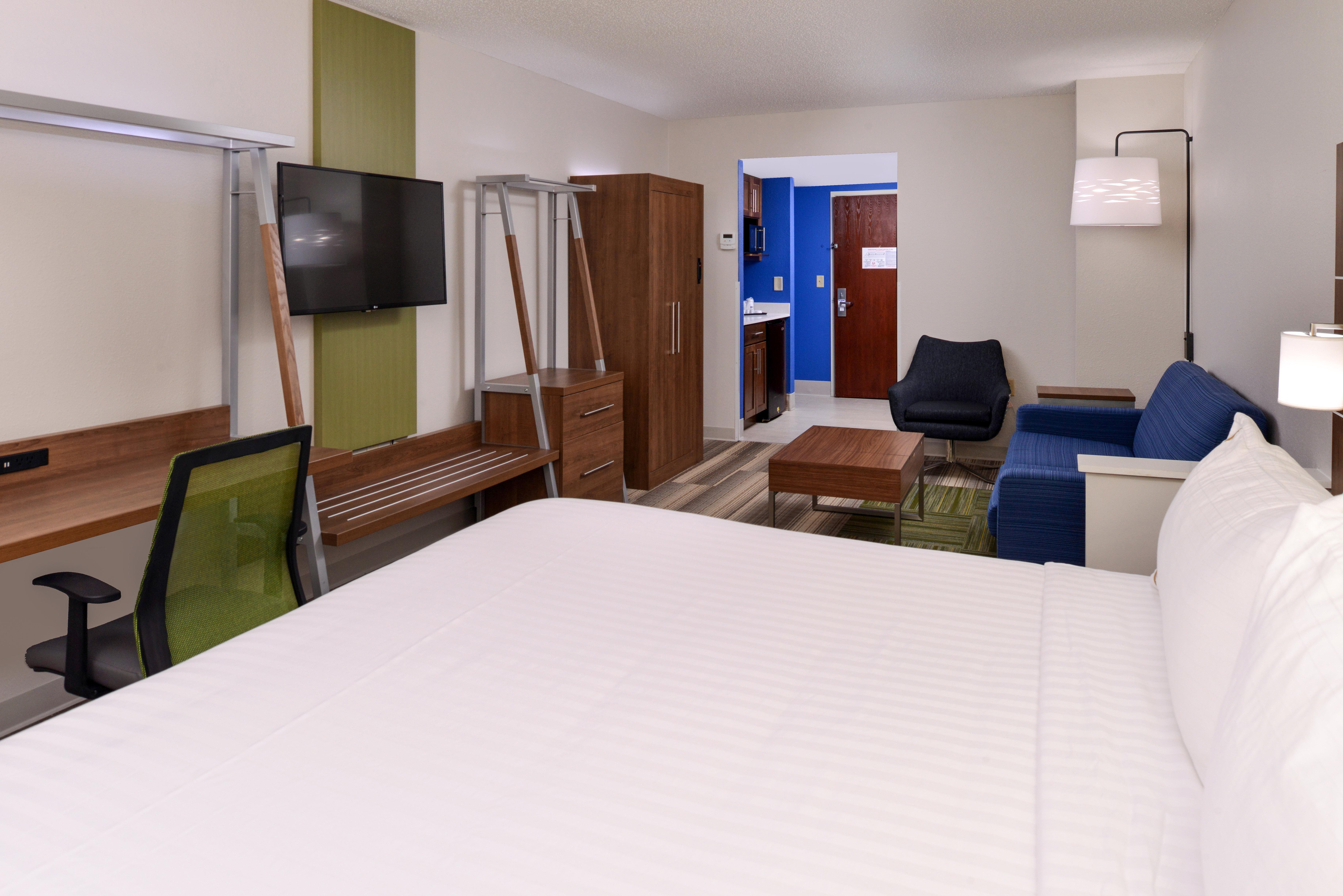 Holiday Inn Express & Suites Raleigh Ne - Medical Ctr Area By Ihg Exterior photo