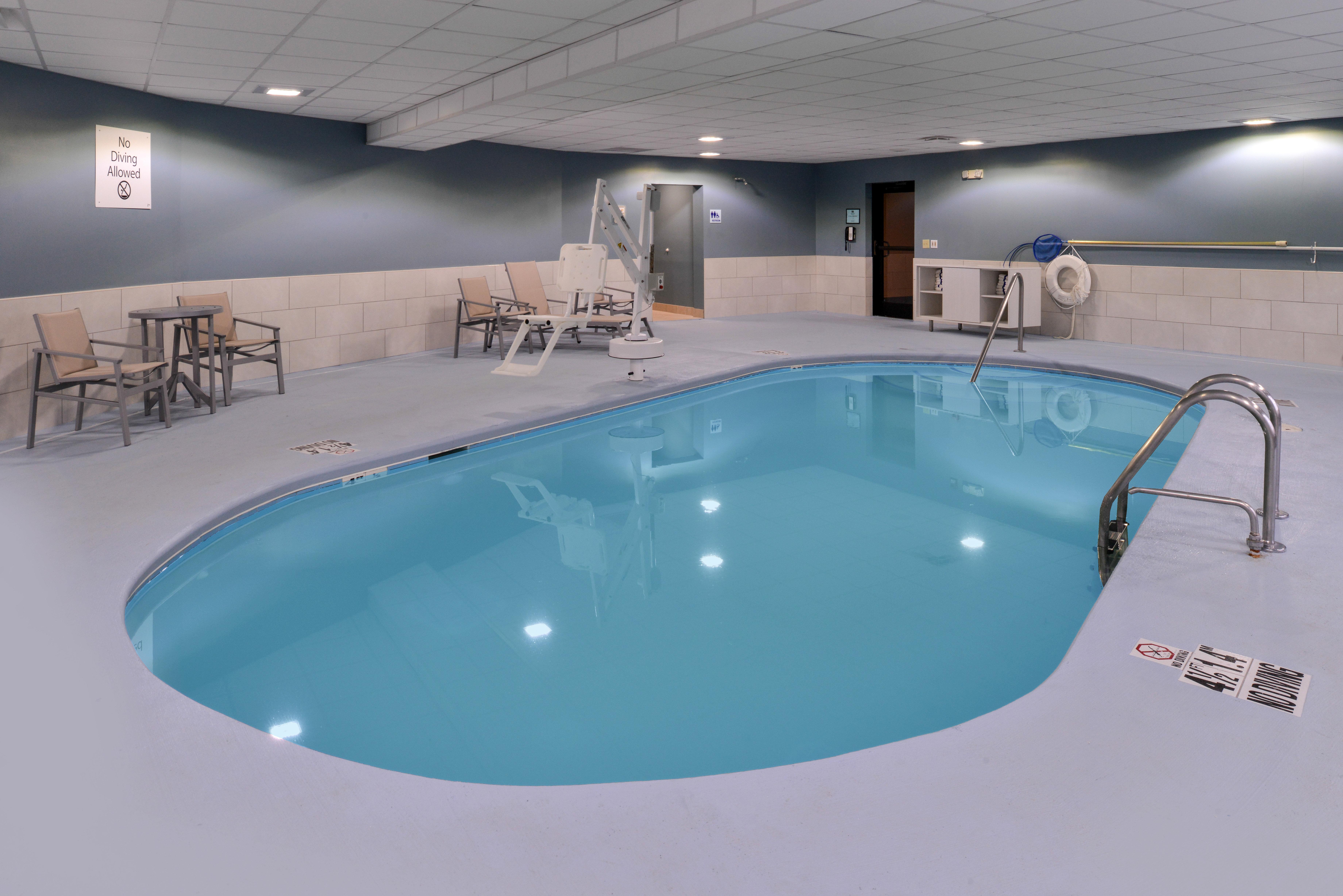 Holiday Inn Express & Suites Raleigh Ne - Medical Ctr Area By Ihg Exterior photo