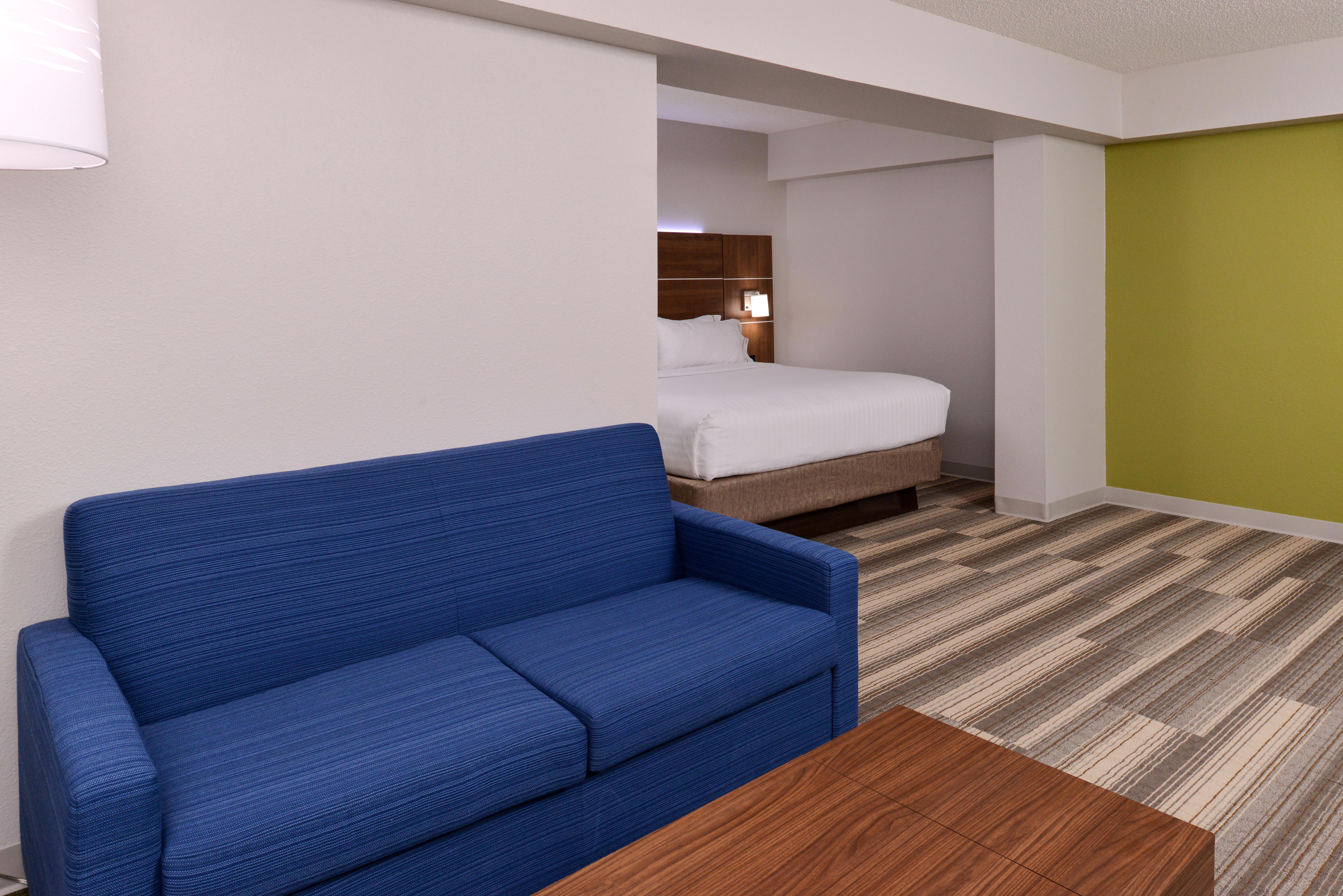 Holiday Inn Express & Suites Raleigh Ne - Medical Ctr Area By Ihg Exterior photo
