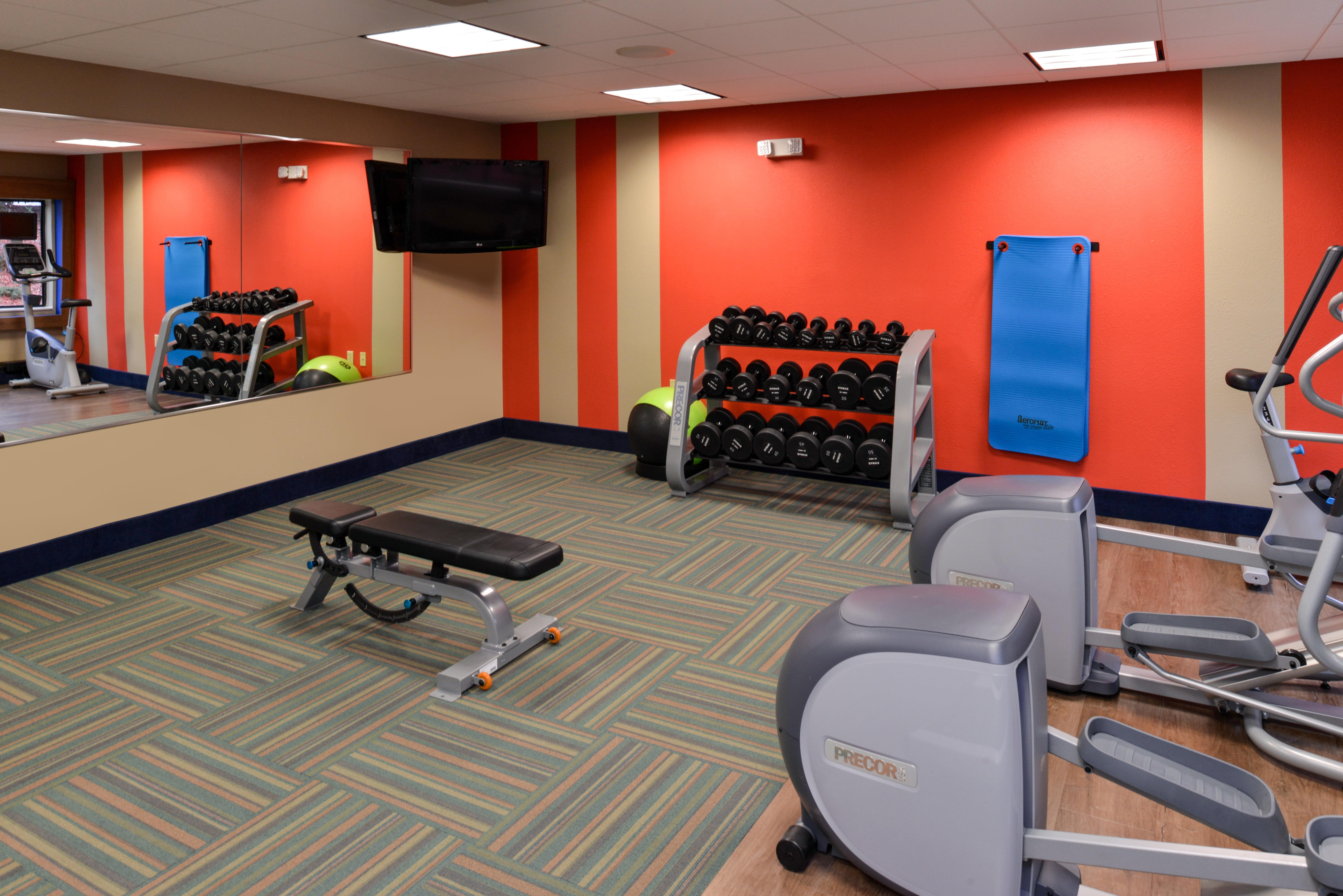 Holiday Inn Express & Suites Raleigh Ne - Medical Ctr Area By Ihg Exterior photo