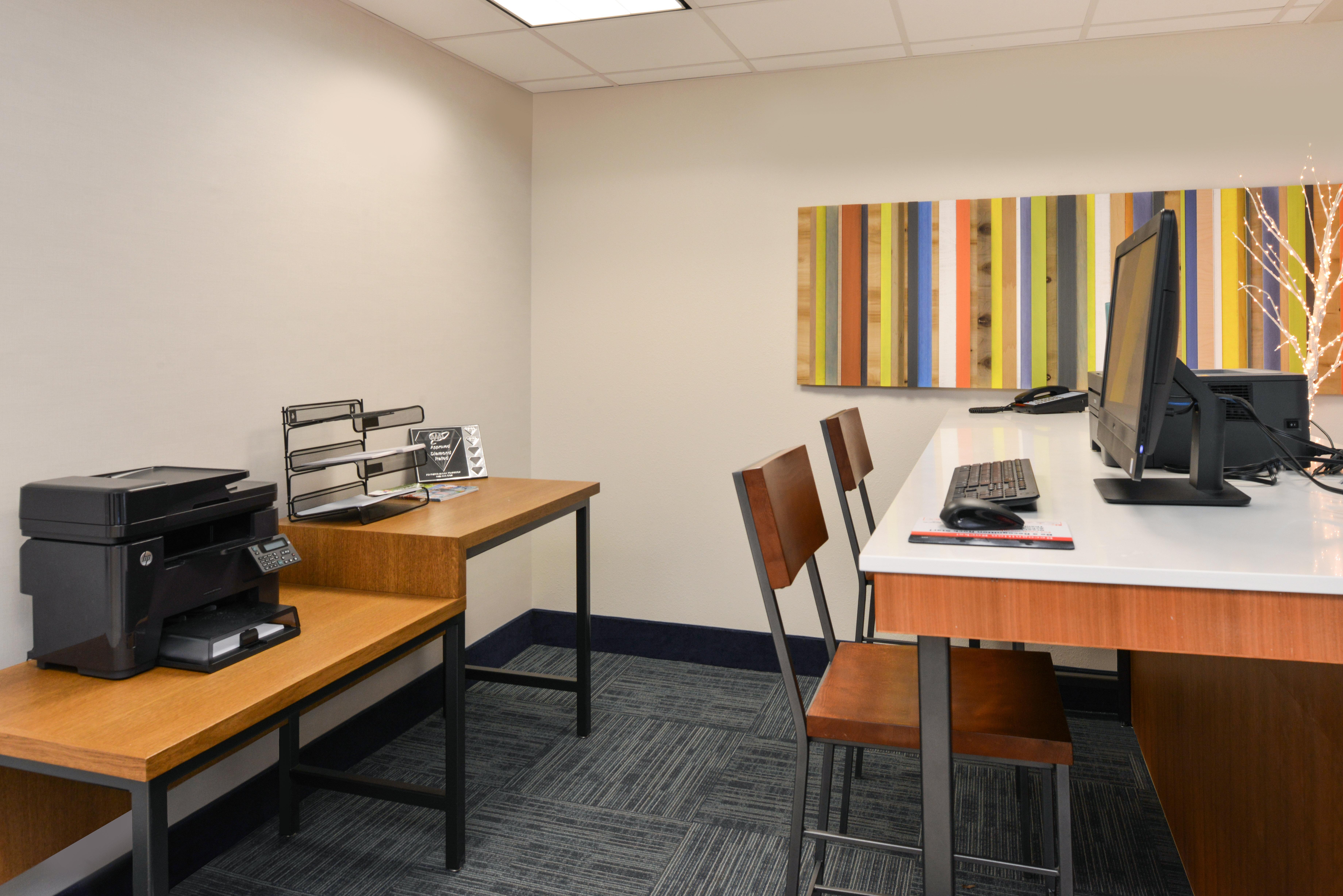 Holiday Inn Express & Suites Raleigh Ne - Medical Ctr Area By Ihg Exterior photo