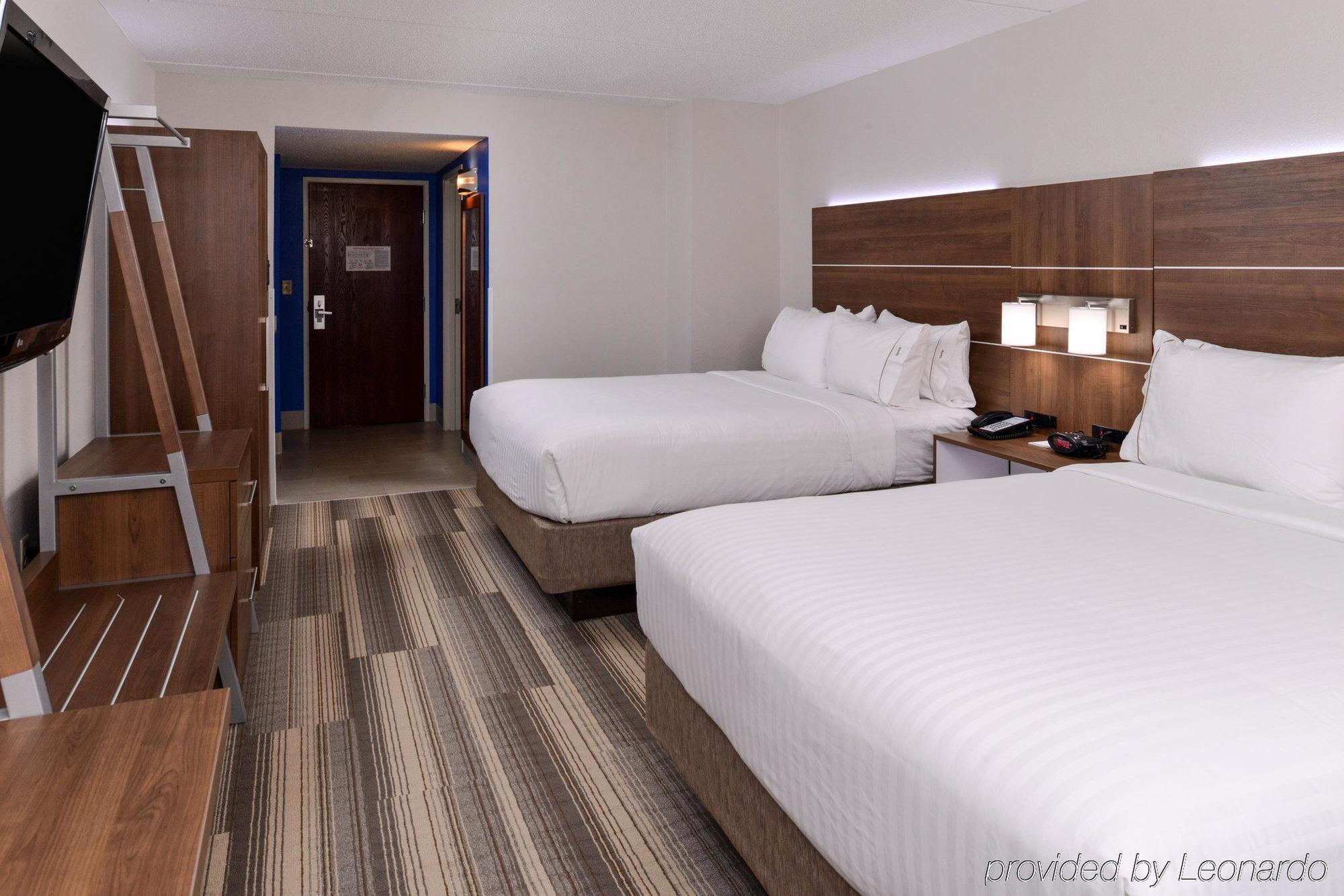 Holiday Inn Express & Suites Raleigh Ne - Medical Ctr Area By Ihg Exterior photo